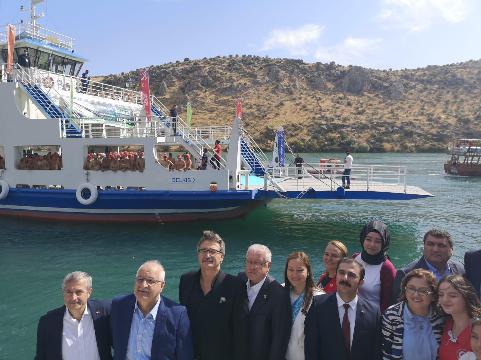 KÜRŞAD TÜZMEN 3.RUMKALE ULUSLARARASI SU SPORLARI FESTİVALİ'NDE HALKA SESLENDİ